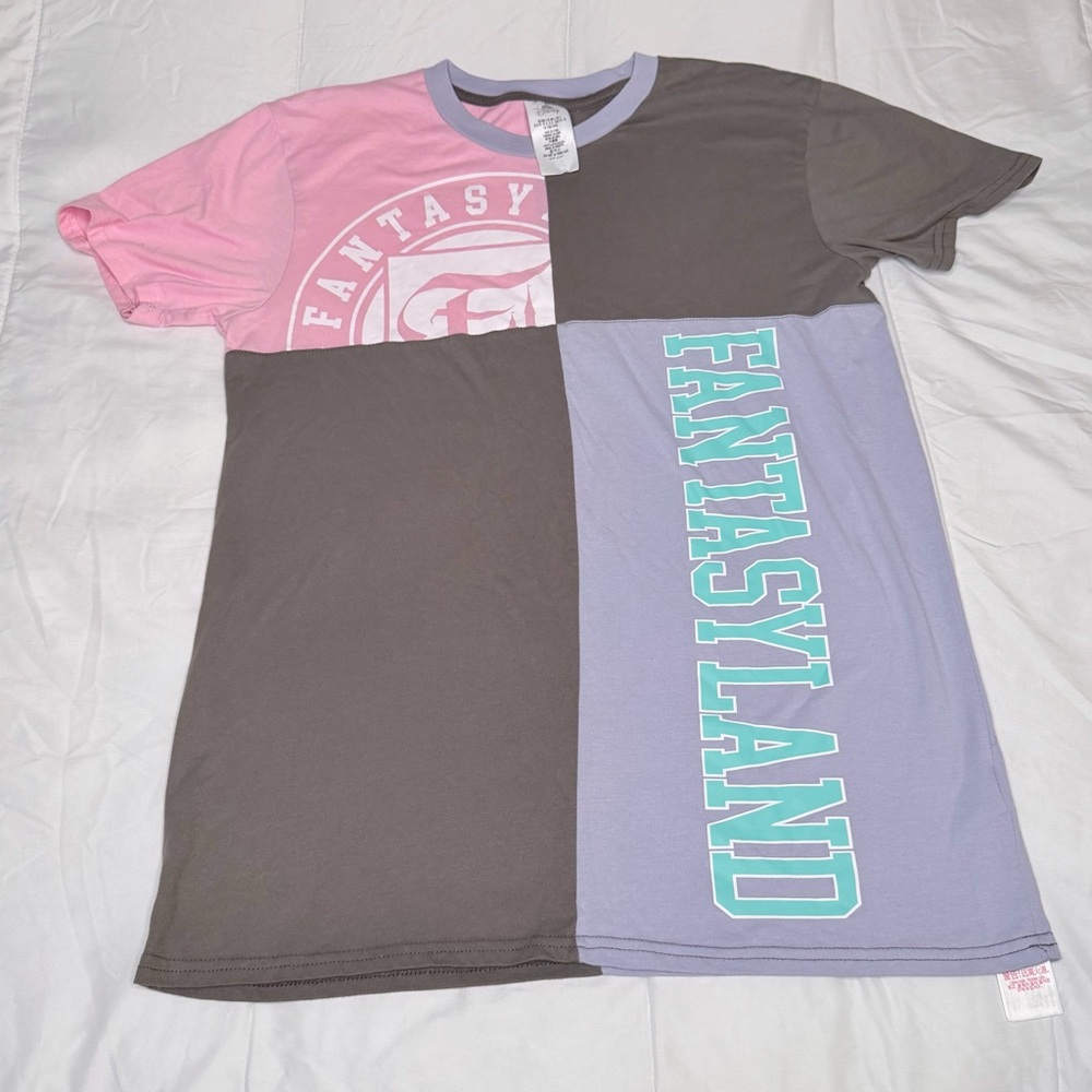 Disney Parks Shirt Adult Large Gray Pink Fantasyland It's Small World‎